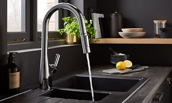 The professional tap with a pull out spout that retracts, rotates and docks automatically.
